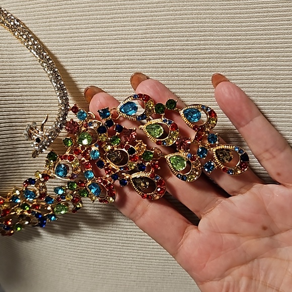Multicolor rhinestone peacock statement necklace goldtone dazzling jewels NWOT - Picture 5 of 9